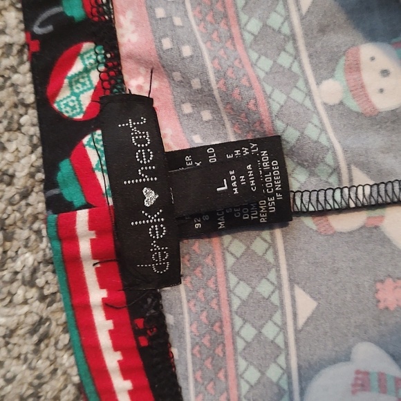 Derek Heart Christmas Leggings - Picture 3 of 3